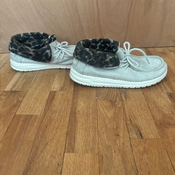 Women’s Hey Dudes size 8 - Picture 5 of 5